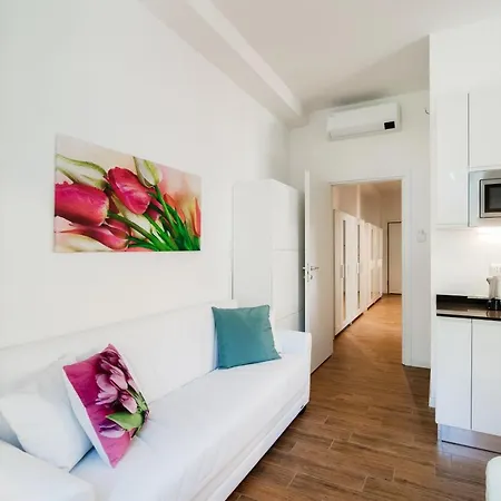 White Loft - The House Of Travelers 公寓 *